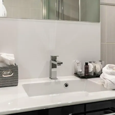 Luxury Studio Apartment *